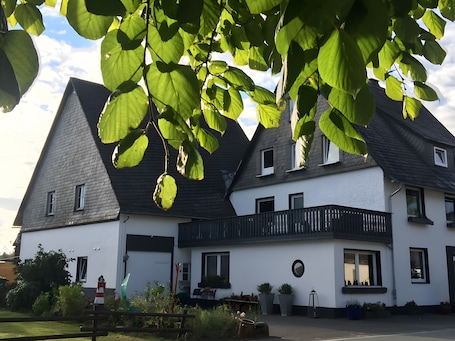 外観. Winterberg Lodge: 8 Bathrooms, Near Ski Slopes – Family Retreat in Sauerland