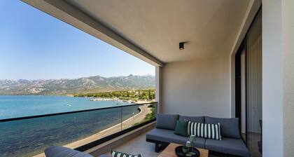 Exclusive 4**** penthouse apartment directly by the sea, with 100sqm roof terrace.