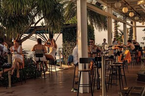 Outdoor dining - Terra Royal - Luxury Apartment & Hotel in Ho Chi Minh City (Thành phố Hồ Chí Minh)