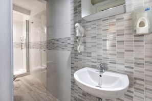 Shower, hair dryer, bidet - Casa del Duomo - My Rental Homes (Sorrento)