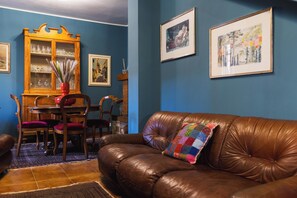 Living area - Historic home overlooking the main square in an Italian village (Montefiore dell'Aso)