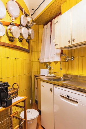 Private kitchen - Historic home overlooking the main square in an Italian village (Montefiore dell'Aso)