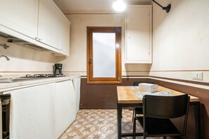 Fridge, microwave, dishwasher - Q Flat 2 - In the Heart of Cagliari (Cagliari)