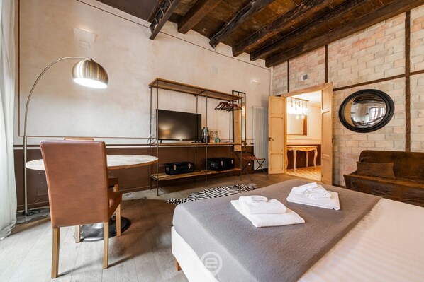 Iron/ironing board - Q Flat 2 - In the Heart of Cagliari (Cagliari)