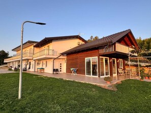 Exterior - New apartments, 1-bedroom, suitable for up to 4 guests
Luxury sea-view balcony (Durrës)