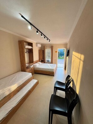 13 bedrooms, iron/ironing board, WiFi, bed sheets - New apartments, 1-bedroom, suitable for up to 4 guests
Luxury sea-view balcony (Durrës)