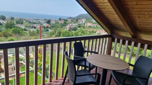Outdoor dining - New apartments, 1-bedroom, suitable for up to 4 guests
Luxury sea-view balcony (Durrës)