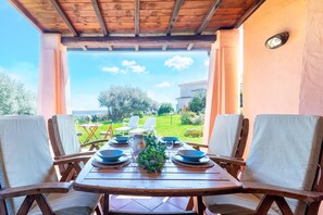 Outdoor dining - Casa Vacanza Orizzonte Blu – Vista Mare e Relax a Stintino (Stintino)