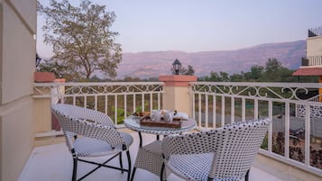Deluxe Villa | Outdoor dining