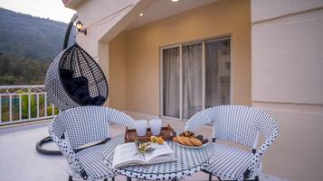 Deluxe Villa | Outdoor dining