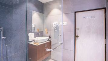 Deluxe Villa | Bathroom