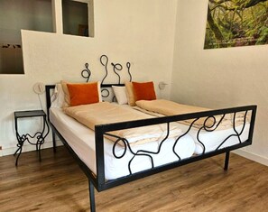 1 bedroom, in-room safe, iron/ironing board, travel cot - Casa Lara Hermigua - Studio NORDKAPP with balcony (Hermigua)