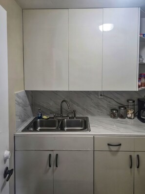 Private kitchen - Studio Efficiency Apartment (Port St. Lucie)