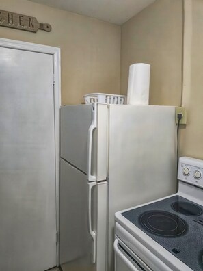 Interior - Studio Efficiency Apartment (Port St. Lucie)