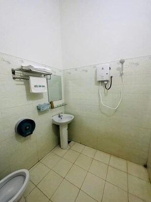 Klassieke studio, uitzicht op stad | Badkamer