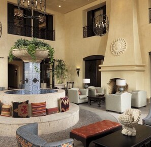 Lobby - 1 minute walk to Solmar beach! Luxury Grand suite 1 bedroom sleeps 4 (Cabo San Lucas)