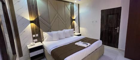 Family Single Room | Laptop workspace, free WiFi