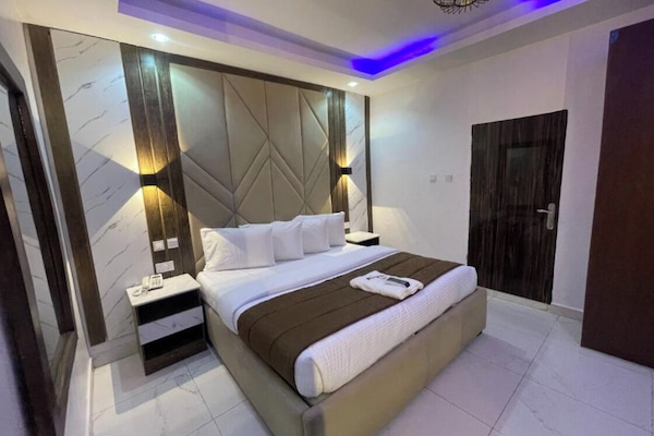 Family Single Room | Laptop workspace, WiFi (free)