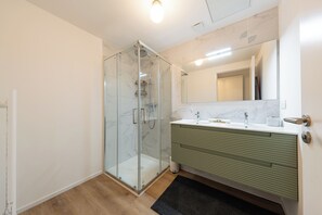 Shower, hair dryer, towels, toilet paper - Cosy apartment in Serre Chevalier (Le Monêtier-les-Bains)