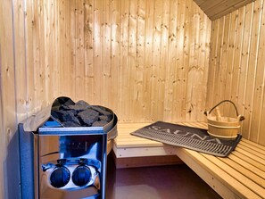 Sauna - Exclusive Seepark Suite vacation apartment in Nordhorn. Child-friendly furnishings with 2 balconies and plenty of modern entertainment electronics. Wellness area with sauna, wellness shower & whirlpool (Nordhorn)