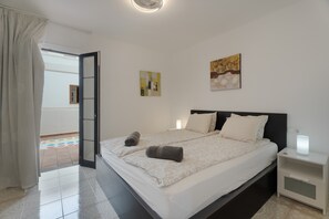 Room - Vacation Apartment 'Joy and Comfort Fairway' with Mountain View, Shared Pool and Wi-Fi (Santa Cruz de Tenerife)