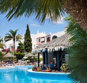 Pool - Vacation Apartment 'Joy and Comfort Fairway' with Mountain View, Shared Pool and Wi-Fi (Santa Cruz de Tenerife)