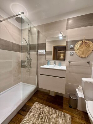 Hair dryer, towels - La Grande Escapade (T12) (Troyes)