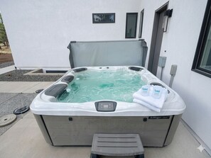 Outdoor spa tub - Luxury 6BR Mountain Retreat | Sleeps 20 | Theater, Hot Tub & Fire Pit<br>Spacious 4,500 sq ft home perfect for large groups, weddings & retreats near the Air Force Academy.<br>Enjoy a private acre, entertainment basement, outdoor living, peaceful Mtn (Monument)