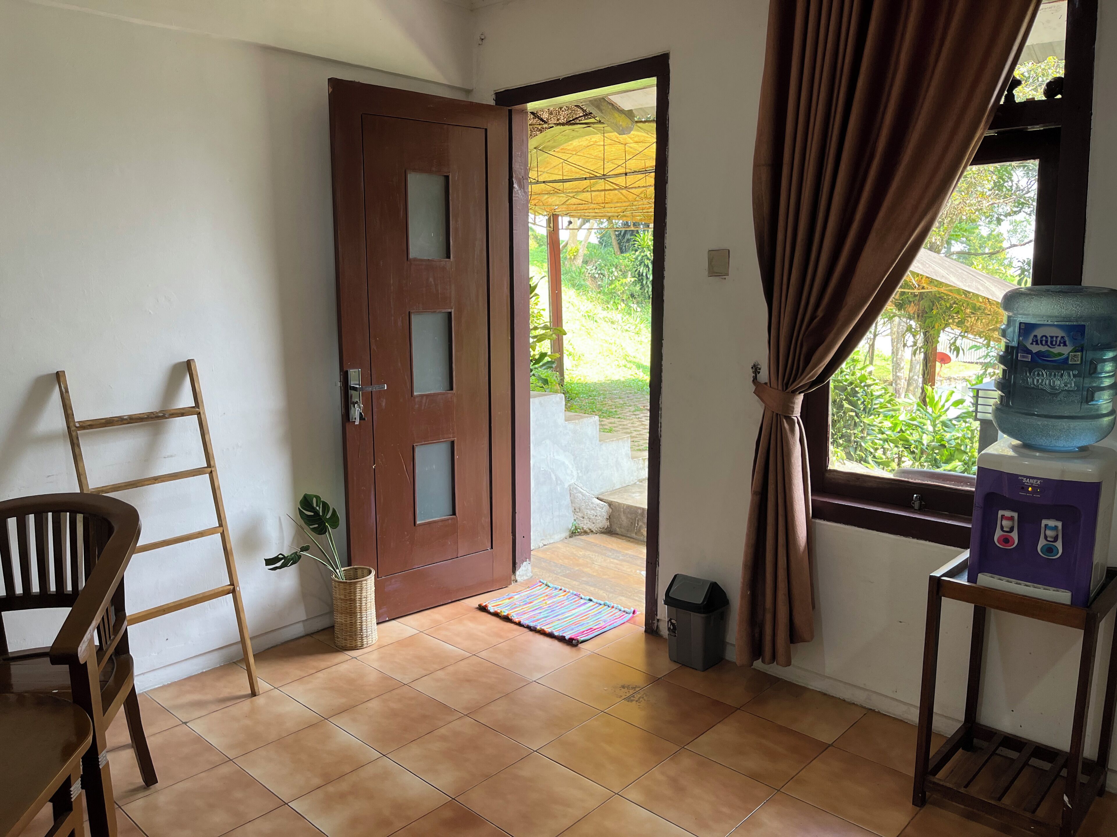 Suite, Balcony, Garden View | Interior