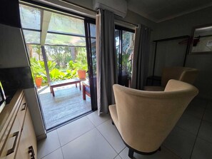 Deluxe Suite | Living area