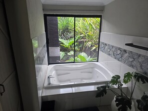 ห้องดีลักซ์สวีท | ห้องน้ำ