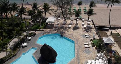 FLATS GOLDEN BEACH APARTMENTS