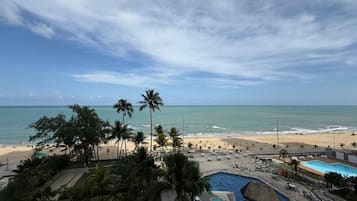 Apartamento | Praia | Na praia, areia branca, guarda-sóis, massagens na praia