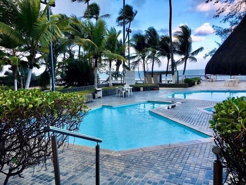 FLATS GOLDEN BEACH APARTMENTS