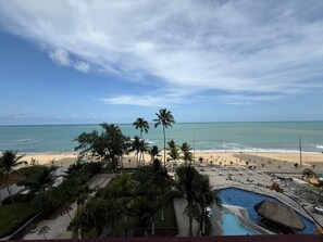 公寓 | 海滩 | 在海滩、白沙、海滩遮阳伞、海滩按摩