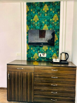 Chambre Deluxe double, balcon, vue sur la ville | Intérieur