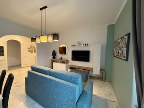 Living area - Elegant 2BR 2BA Apartment in green Balduina, peaceful stay near Rome center (Roma)
