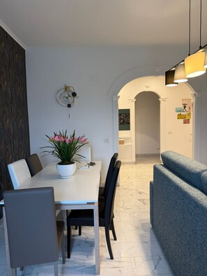 Interior - Elegant 2BR 2BA Apartment in green Balduina, peaceful stay near Rome center (Roma)