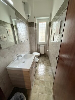 Bathroom - Elegant 2BR 2BA Apartment in green Balduina, peaceful stay near Rome center (Roma)