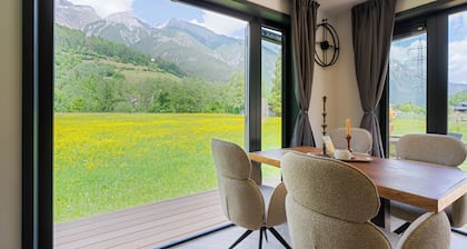 Discover the Rosanna Cabin at Camping Arlberg, a stylish and sustainable accommodation surrounded by nature. Enjoy comfort and tranquility with stunning views of the Alps. The perfect place for a relaxing stay, all year round.