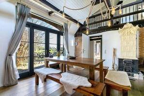 Dining - Historic 'Haus Reetglück' with Large Garden, Sauna, Antique Fireplace & Wi-Fi (Eggstedt)