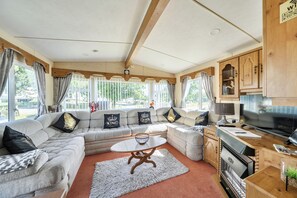 Fireplace - 3 Bed - Sleeps 8 - Sea View - Pets - Parking (Filey)