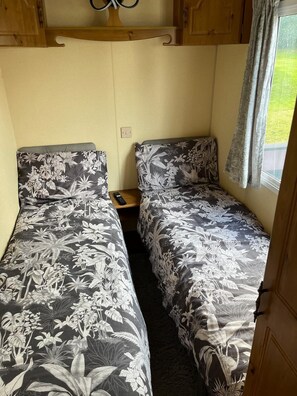 Room - House Sleeps 8 With Sea View and Parking (Filey)