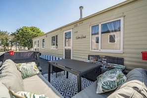 Outdoor dining - 3 Bed - Sleeps 8 - Sea View - Pets - Parking (Filey)