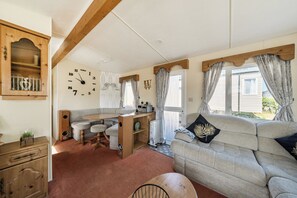 Fireplace - 3 Bed - Sleeps 8 - Sea View - Pets - Parking (Filey)