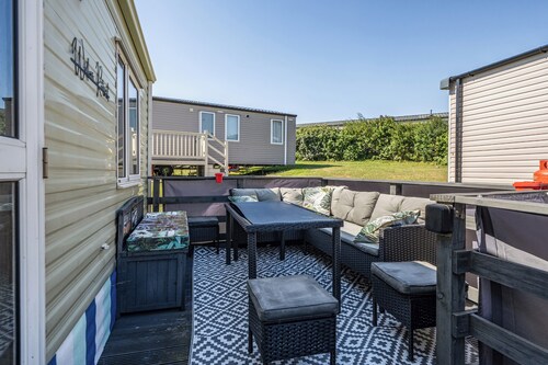3 Bed - Sleeps 8 - Sea View - Pets - Parking