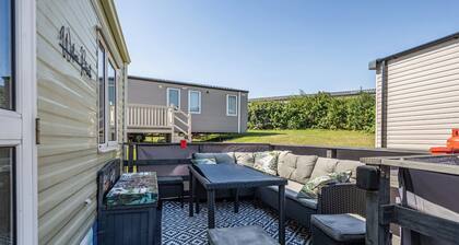 3 Bed - Sleeps 8 - Sea View - Pets - Parking