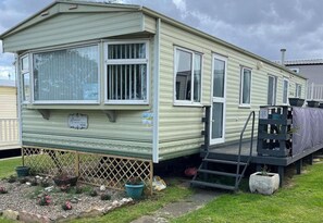 Exterior - 3 Bed - Sleeps 8 - Sea View - Pets - Parking (Filey)