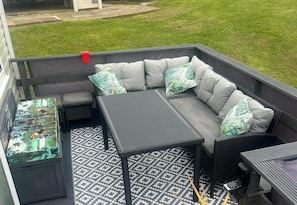 Terrace/patio - 3 Bed - Sleeps 8 - Sea View - Pets - Parking (Filey)