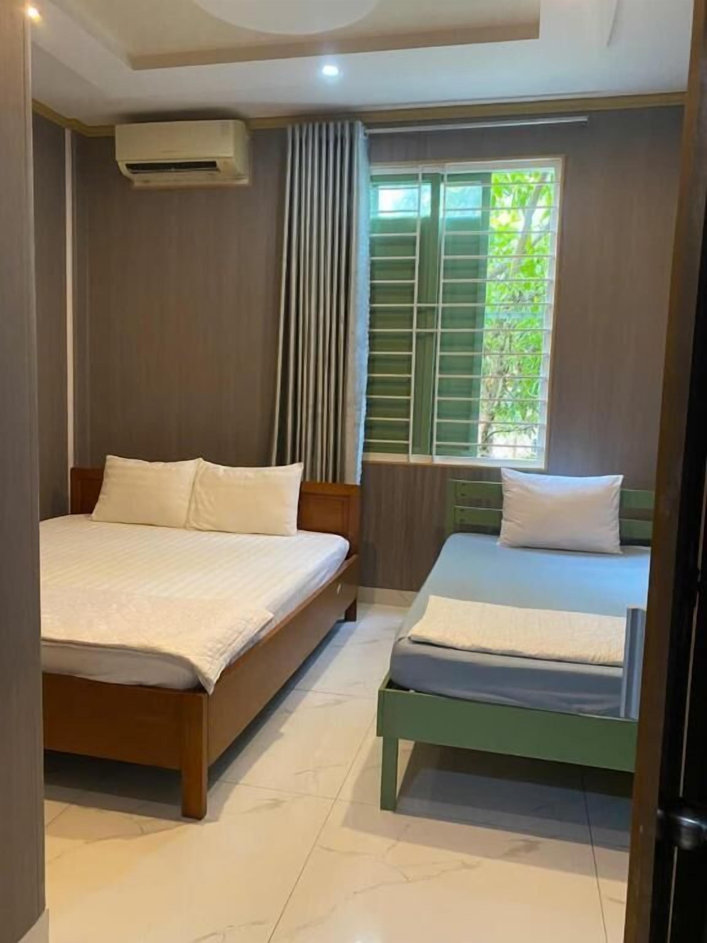 Eenvoudige studio, balkon, uitzicht op tuin